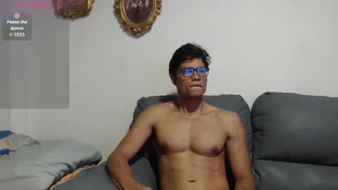 Snapshot of christian_musclet4 chatting on 11.05.25 ---Chistian--- online show from 11.05.25