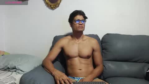 Snapshot of christian_musclet4 chatting on 11.14.25 ---Chistian--- online show from 11.14.25