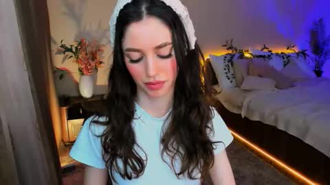 christinaconteeree online show from 09.20.25