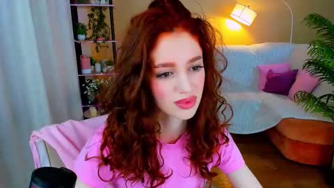 Snapshot of christinaconteeree chatting on 10.11.25 christinaconteeree online show from 10.11.25