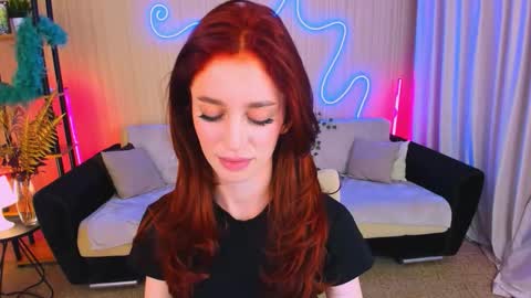Snapshot of christinaconteeree chatting on 10.13.25 christinaconteeree online show from 10.13.25