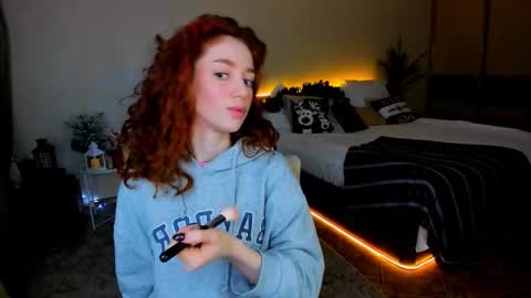 christinaconteeree online show from 12.20.25