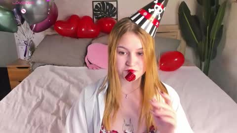 christine_wallker online show from 09.13.25