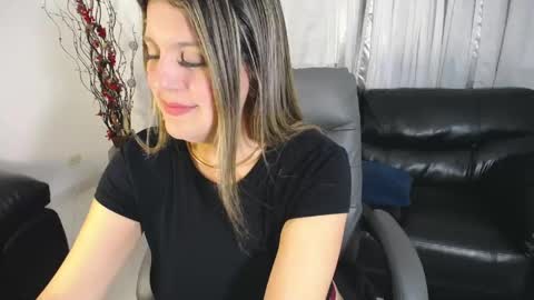 Snapshot of christtydiaz chatting on 04.24.26 Christy Diaz online show from 04.24.26