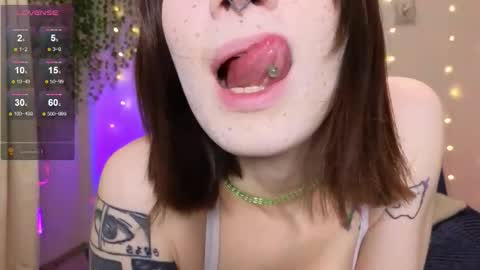 Snapshot of christy_memeow chatting on 10.14.25 christy memeow online show from 10.14.25