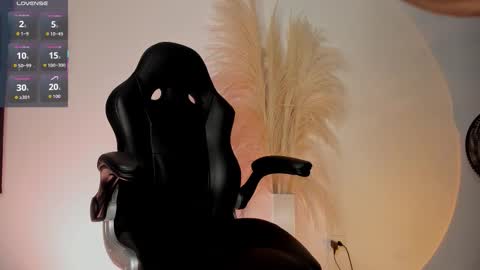 Snapshot of chrizmacgregor chatting on 10.07.25 chrizmacgregor online show from 10.07.25