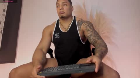 Snapshot of chrizmacgregor chatting on 10.17.25 chrizmacgregor online show from 10.17.25