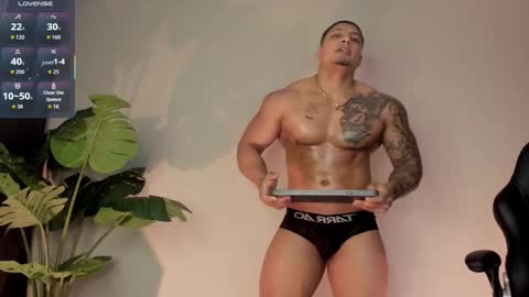 Snapshot of chrizmacgregor chatting on 10.24.25 chrizmacgregor online show from 10.24.25