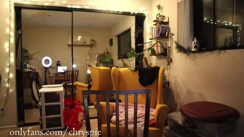 Chrys online show from 10.04.25