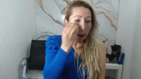 chrystal hotty online show from 09.21.25