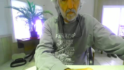 chuck354139 online show from 01.21.25