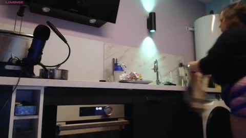 Snapshot of chwerry_b0 chatting on 11.10.25 Jessica online show from 11.10.25