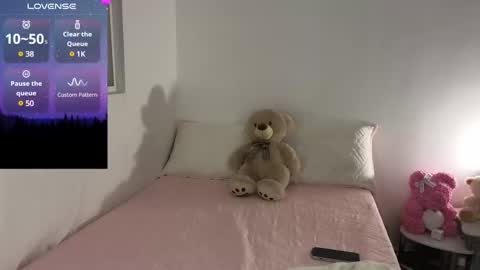 Snapshot of cielo_18d chatting on 12.10.24 Mia online show from 12.10.24