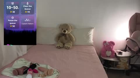 Snapshot of cielo_18d chatting on 12.17.24 Mia online show from 12.17.24