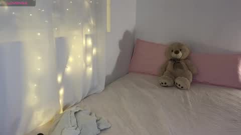 Snapshot of cielo_18d chatting on 01.18.25 Mia online show from 01.18.25