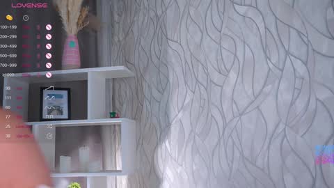   L  online show from 10.15.25