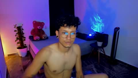 Luna and Sebas  online show from 01.17.25