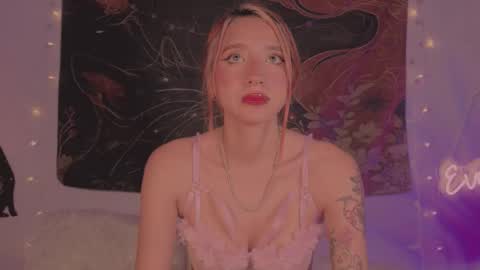 Snapshot of cinderella_lewis chatting on 02.08.26 Sofi Eva and Mey online show from 02.08.26