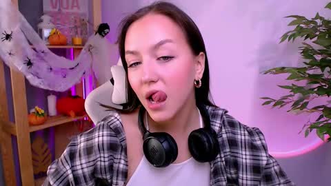 Snapshot of cindysparkl chatting on 10.30.25 Cindy online show from 10.30.25