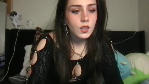 Snapshot of cinnamonpeaches chatting on 04.25.26 Carmen online show from 04.25.26