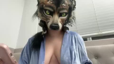 Snapshot of cinnanicos chatting on 11.09.25 Nicky online show from 11.09.25