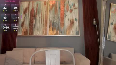 Snapshot of cinnia_ chatting on 09.22.25 Cintia online show from 09.22.25