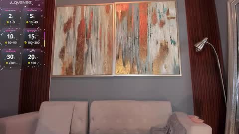 Snapshot of cinnia_ chatting on 09.24.25 Cintia online show from 09.24.25