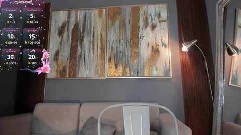 Snapshot of cinnia_ chatting on 09.29.25 Cintia online show from 09.29.25