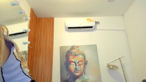 Snapshot of cinnia_ chatting on 10.09.25 Cintia online show from 10.09.25