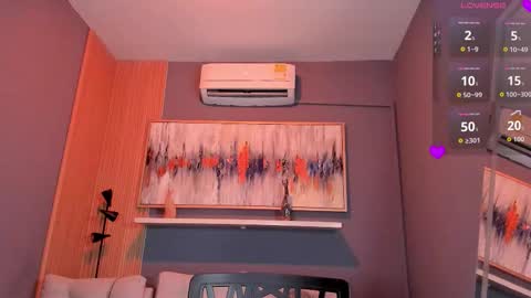 Snapshot of cinnia_ chatting on 10.11.25 Cintia online show from 10.11.25