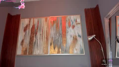 Snapshot of cinnia_ chatting on 10.21.25 Cintia online show from 10.21.25