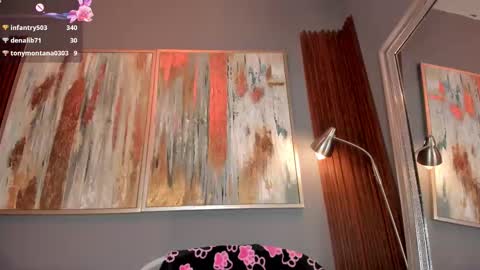 Snapshot of cinnia_ chatting on 10.31.25 Cintia online show from 10.31.25