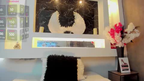 Snapshot of cinthya_mjs chatting on 10.23.25 Cinthya online show from 10.23.25