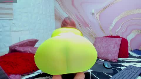 Snapshot of cintiagreyx chatting on 01.08.25 CINTIA online show from 01.08.25