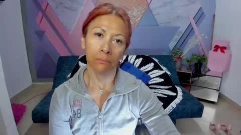 Snapshot of cintiagreyx chatting on 02.10.25 CINTIA online show from 02.10.25