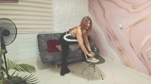 Snapshot of cintiagreyx chatting on 02.19.25 CINTIA online show from 02.19.25