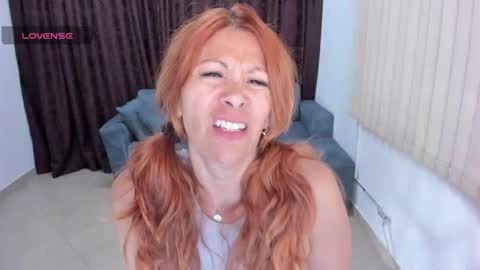 Snapshot of cintiagreyx chatting on 10.26.25 CINTIA online show from 10.26.25