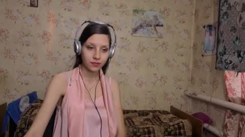 Snapshot of cirabonnet chatting on 10.29.25 Lisa Salivan online show from 10.29.25