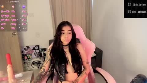 Snapshot of circe_l chatting on 11.07.25 Paulina online show from 11.07.25