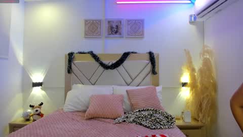 Snapshot of cl4ire chatting on 12.25.24 Claire 3 online show from 12.25.24