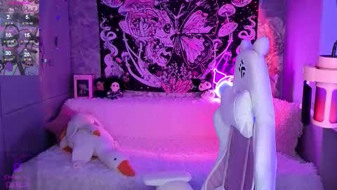 Snapshot of clairefaers chatting on 11.16.25 Claire Faers online show from 11.16.25