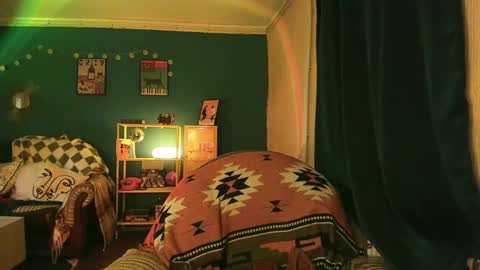 Snapshot of clancyosbourne chatting on 10.28.25 Clancy online show from 10.28.25