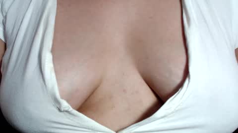 Snapshot of claraaa___ chatting on 01.15.25 CLARA AT YOUR SERVICE online show from 01.15.25