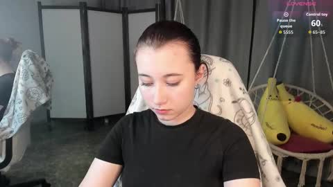 Snapshot of clarabenson chatting on 09.29.25 clarabenson online show from 09.29.25