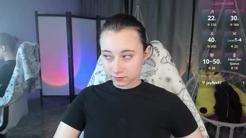 Snapshot of clarabenson chatting on 09.30.25 clarabenson online show from 09.30.25