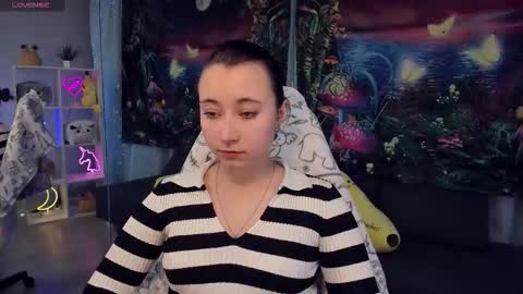 Snapshot of clarabenson chatting on 10.03.25 clarabenson online show from 10.03.25