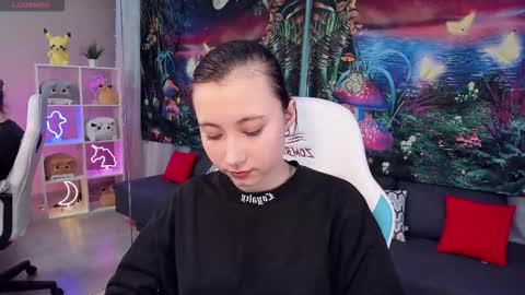 Snapshot of clarabenson chatting on 10.14.25 clarabenson online show from 10.14.25