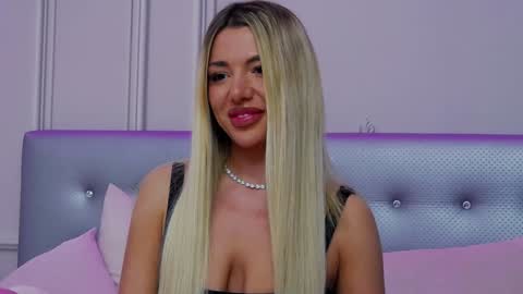 ClaraHazel online show from 01.05.25