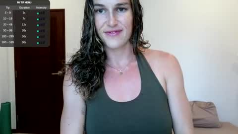 Snapshot of claralafontaine chatting on 06.10.26 claralafontaine online show from 06.10.26