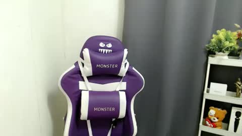 Snapshot of claudia_slut chatting on 10.18.25 Claudia online show from 10.18.25